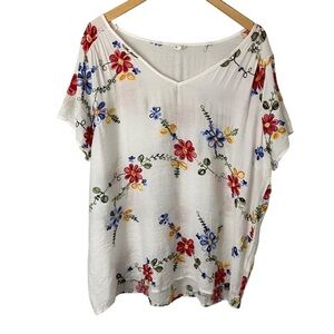 Kindred Embroidered Floral Top White Plus 2X V-Neck Cottagecore Boho Lightweight